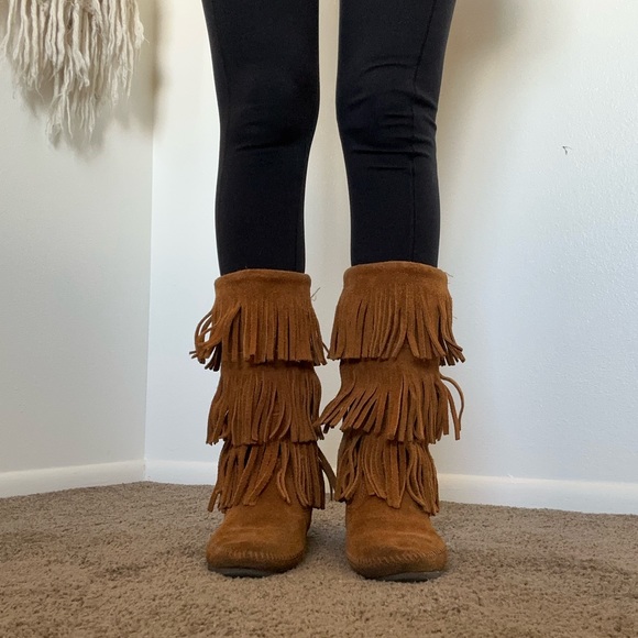 Minnetonka Brown Calf Hi 3-Layer Fringe Boots - Size 7 - Picture 2 of 3